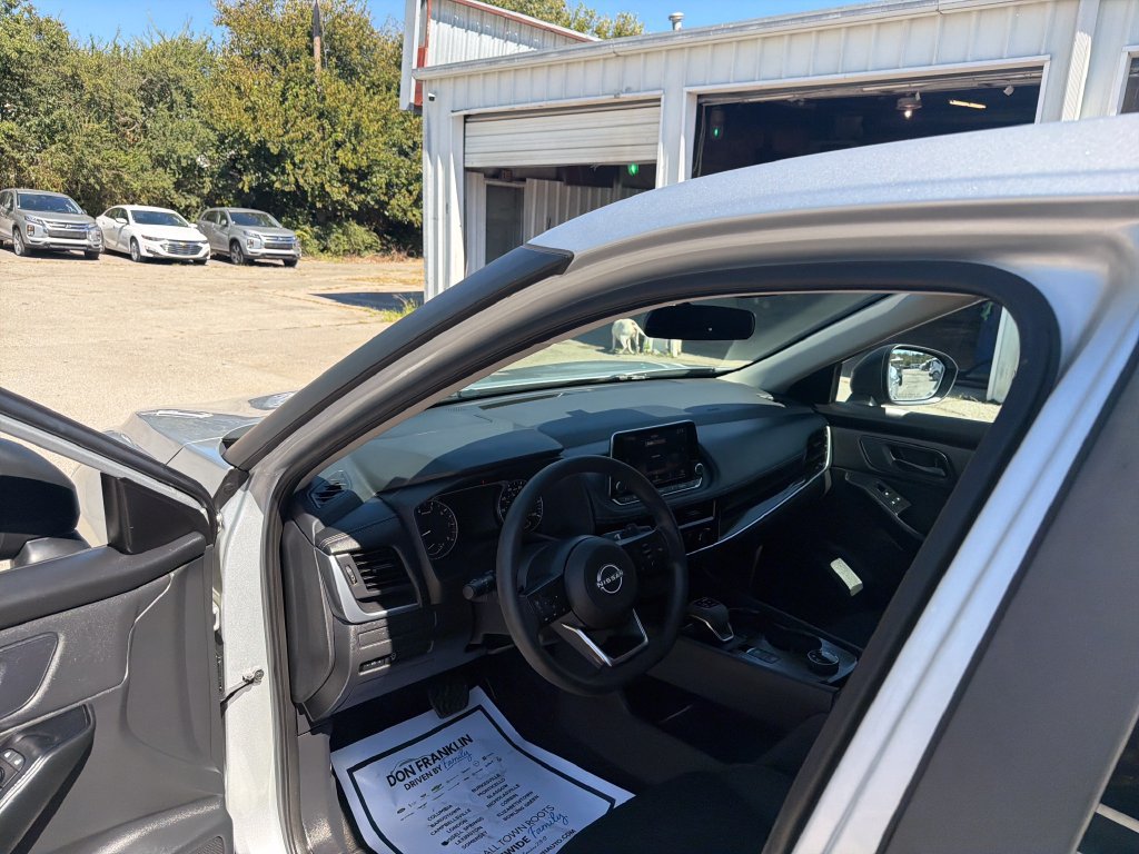 Used 2024 Nissan Rogue S AWD/4WD image 15