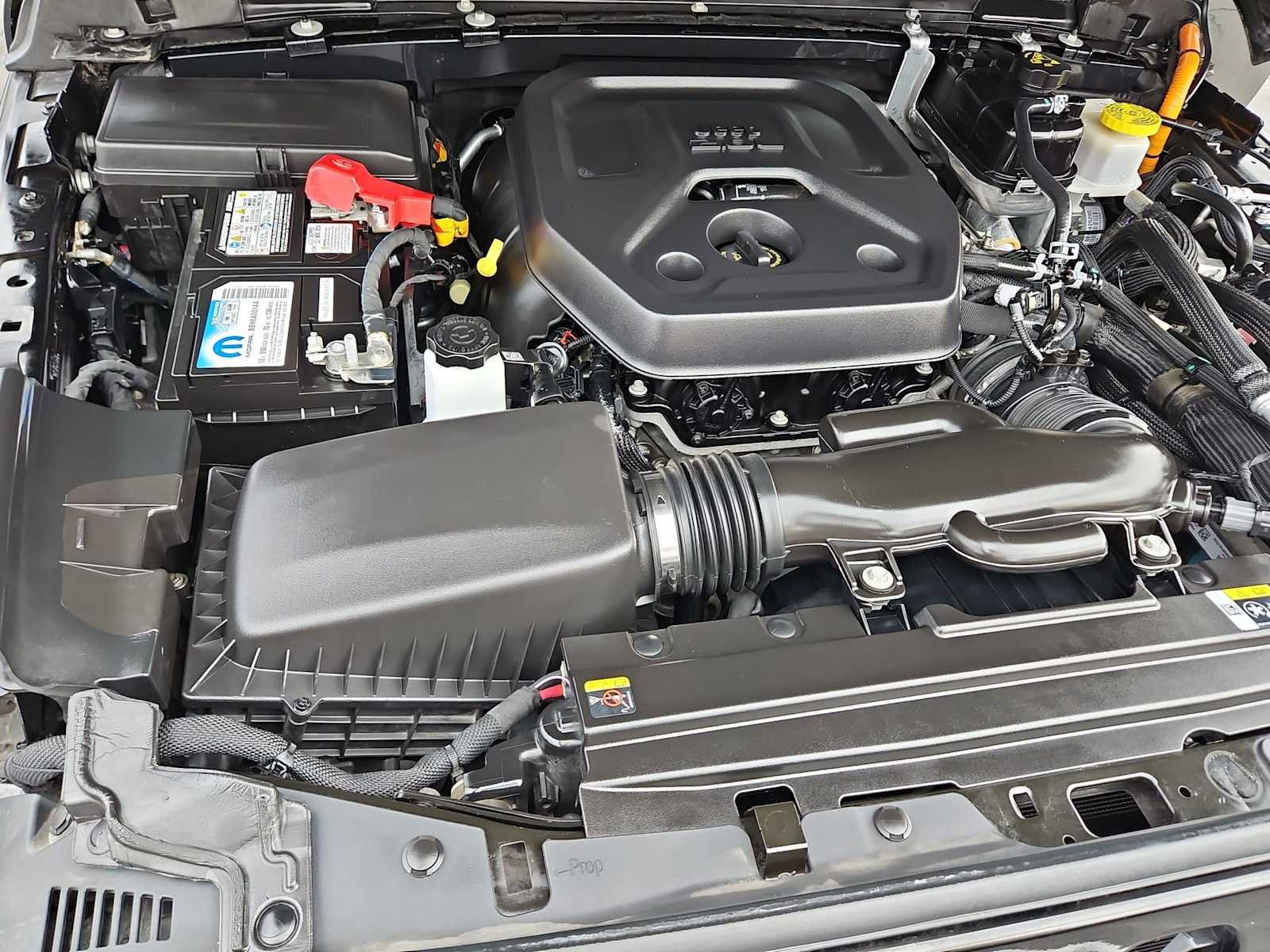 Used 2023 Jeep Wrangler Unlimited w/ Sun & Screen Package image 14