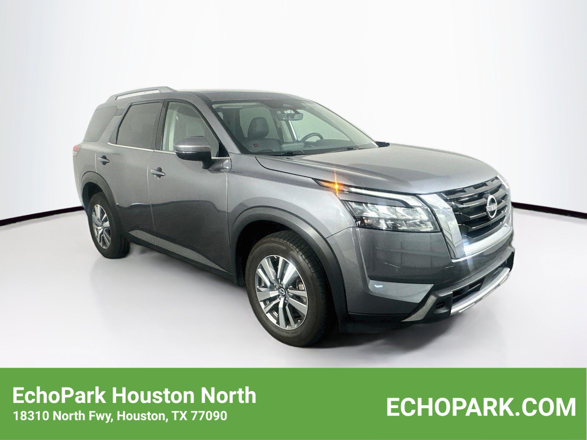 Used 2025 Nissan Pathfinder SL AWD/4WD image 1