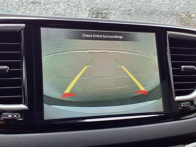 Used 2024 Chrysler Pacifica Touring-L FWD image 9