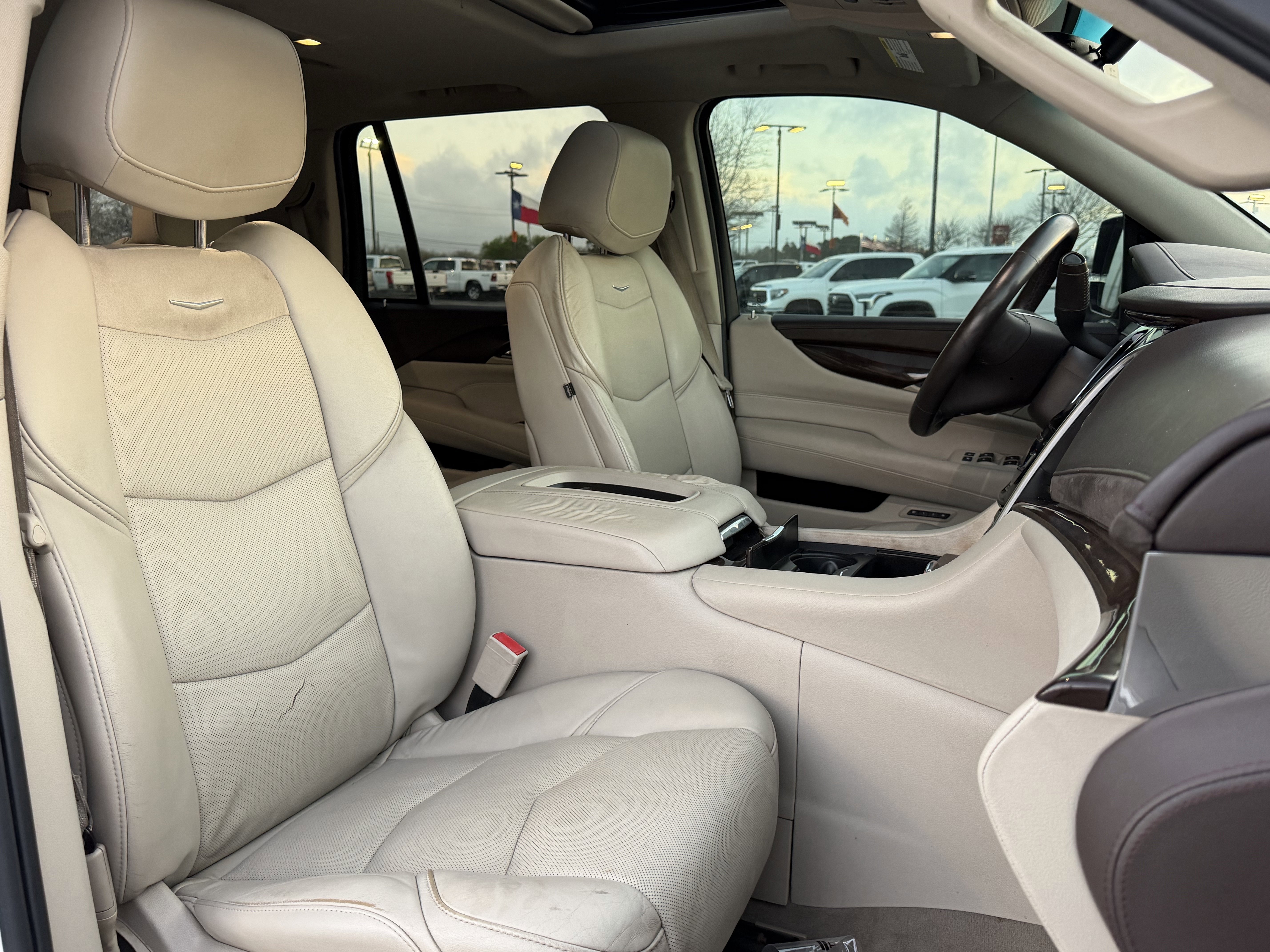 Used 2017 Cadillac Escalade Luxury RWD image 25