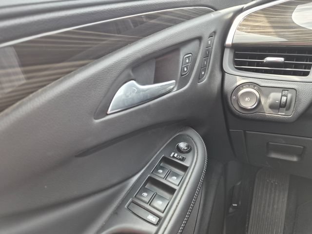 Used 2020 Buick Envision Essence FWD image 17