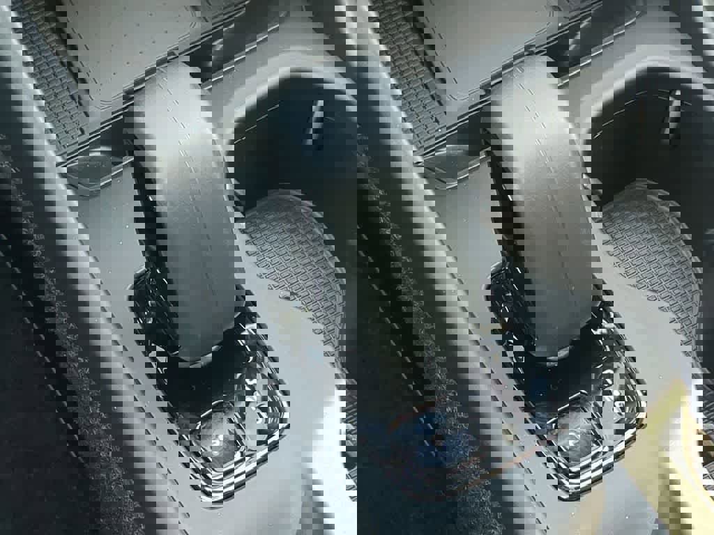 New 2026 Volvo XC40 B5 Core w/ Protection Package Premier image 30