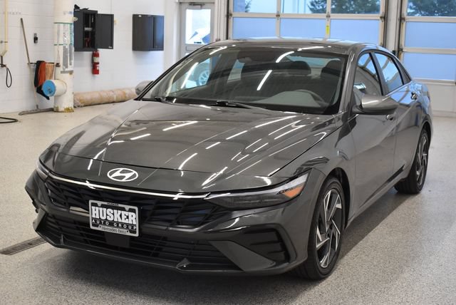 Used 2025 Hyundai Elantra SEL FWD image 9
