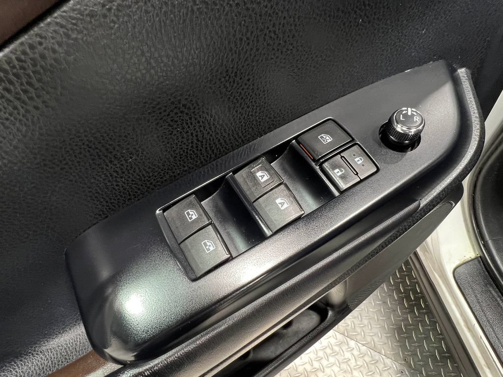Used 2018 Toyota Highlander XLE AWD/4WD image 16