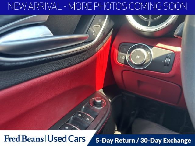 Used 2019 Alfa Romeo Giulia Sprint w/ Cold Weather Package image 17
