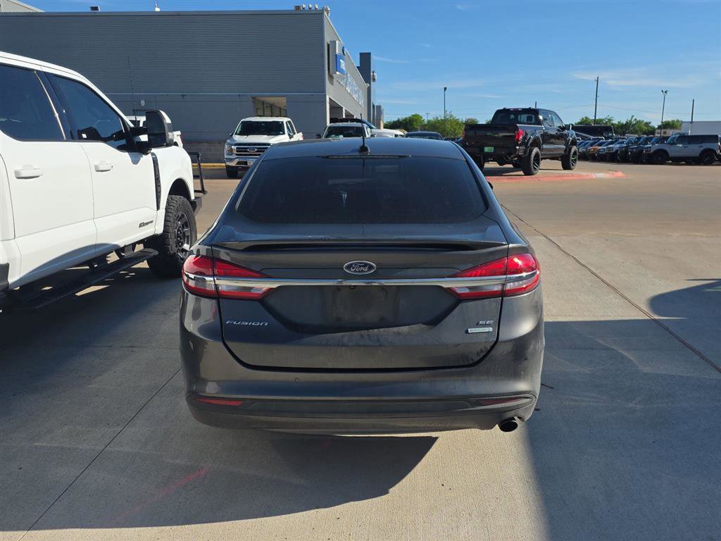 Used 2017 Ford Fusion SE w/ Equipment Group 201A image 4