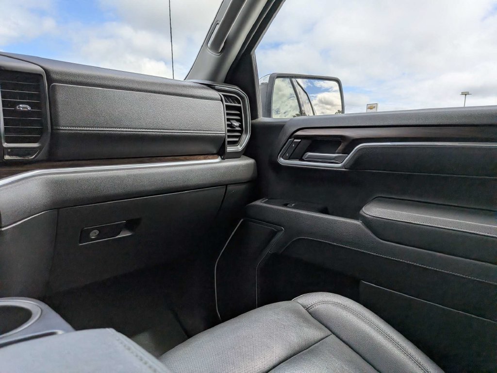 Used 2025 GMC Sierra 1500 SLT RWD image 16