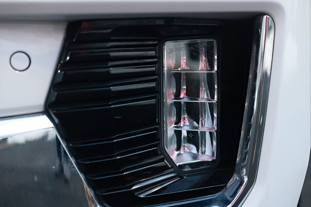 Used 2024 GMC Yukon SLT image 51