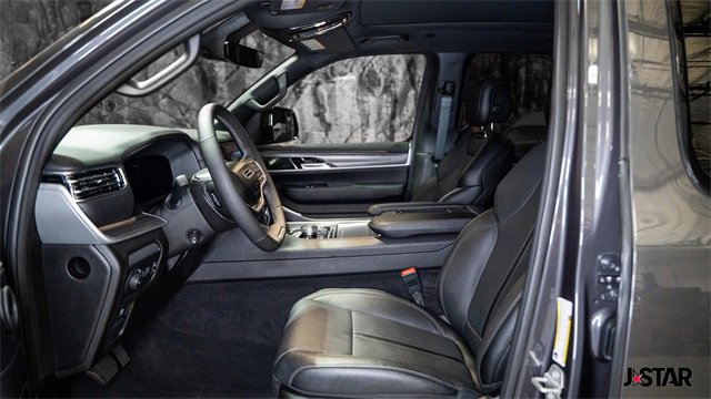 Used 2024 Jeep Wagoneer Series III w/ Premium Group I image 3