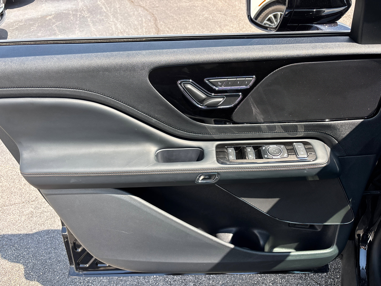 New 2026 Lincoln Aviator AWD image 11