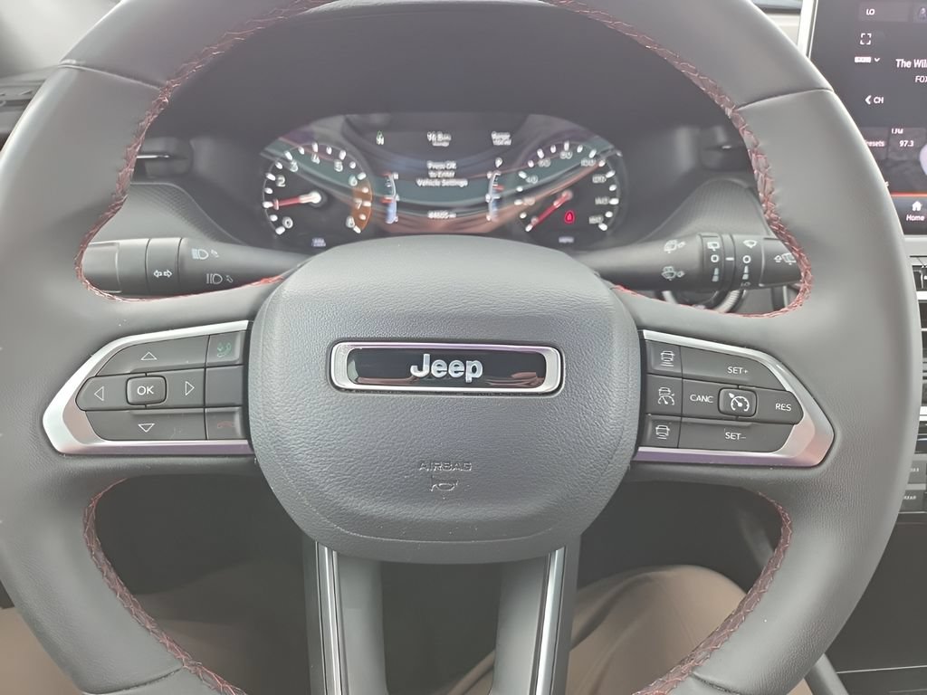 Used 2025 Jeep Compass Trailhawk AWD/4WD image 19