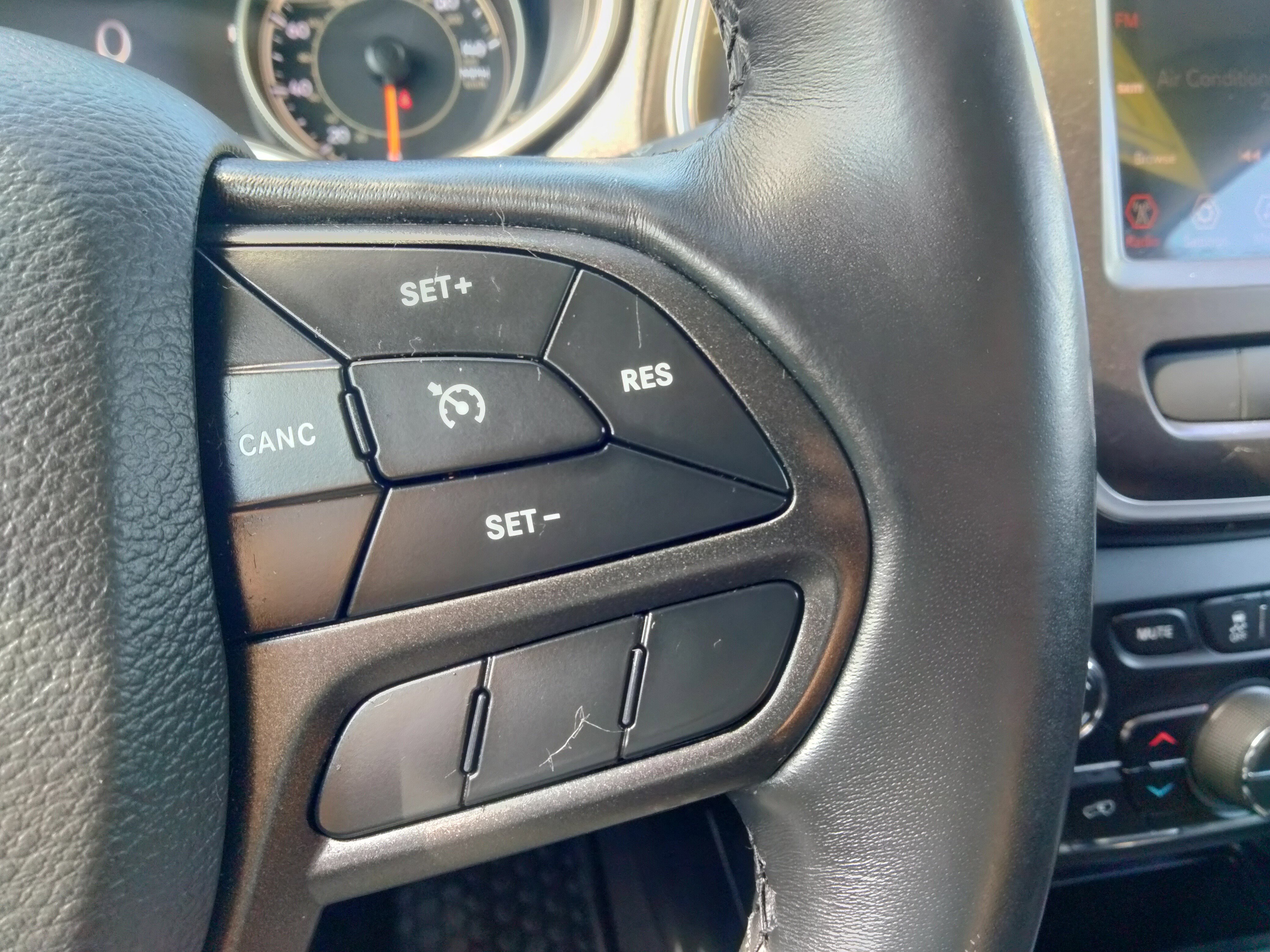 Used 2019 Jeep Cherokee Trailhawk w/ Cold Weather Group image 18