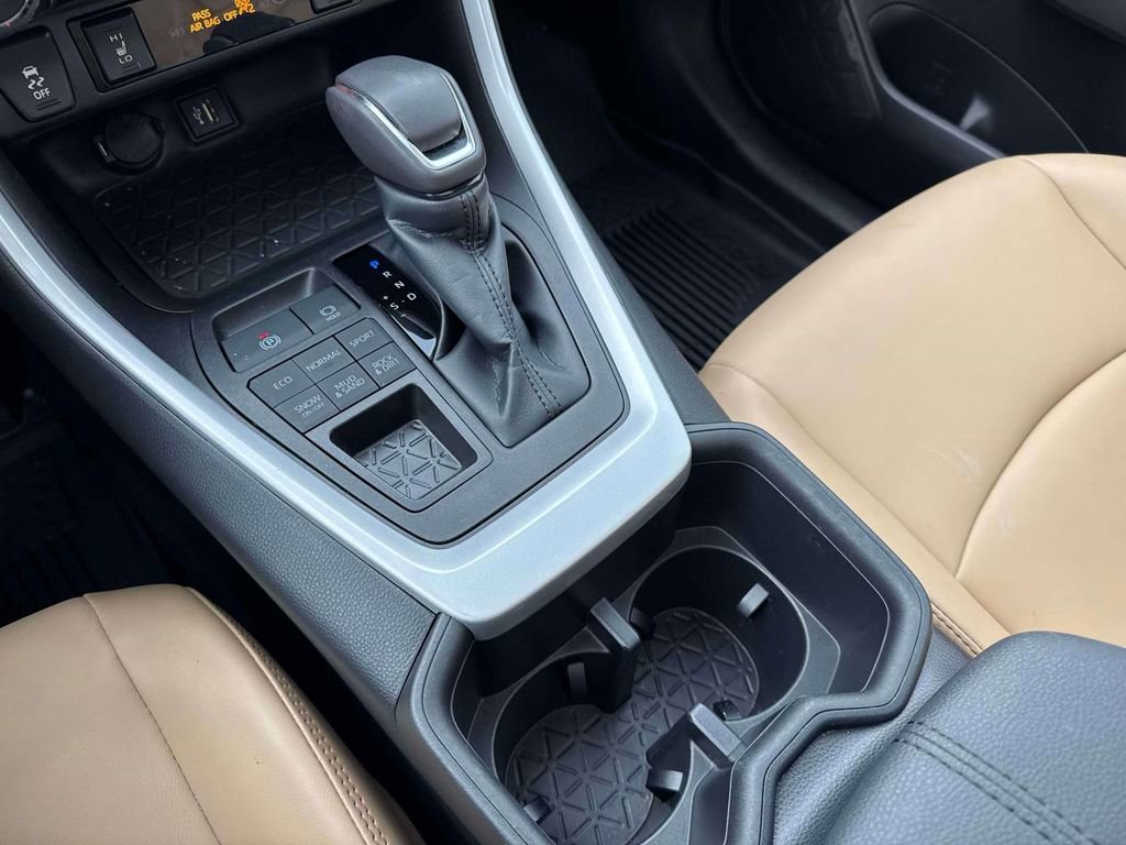 Used 2023 Toyota RAV4 XLE Premium image 30