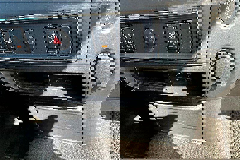 Used 2023 Nissan Titan SV image 34