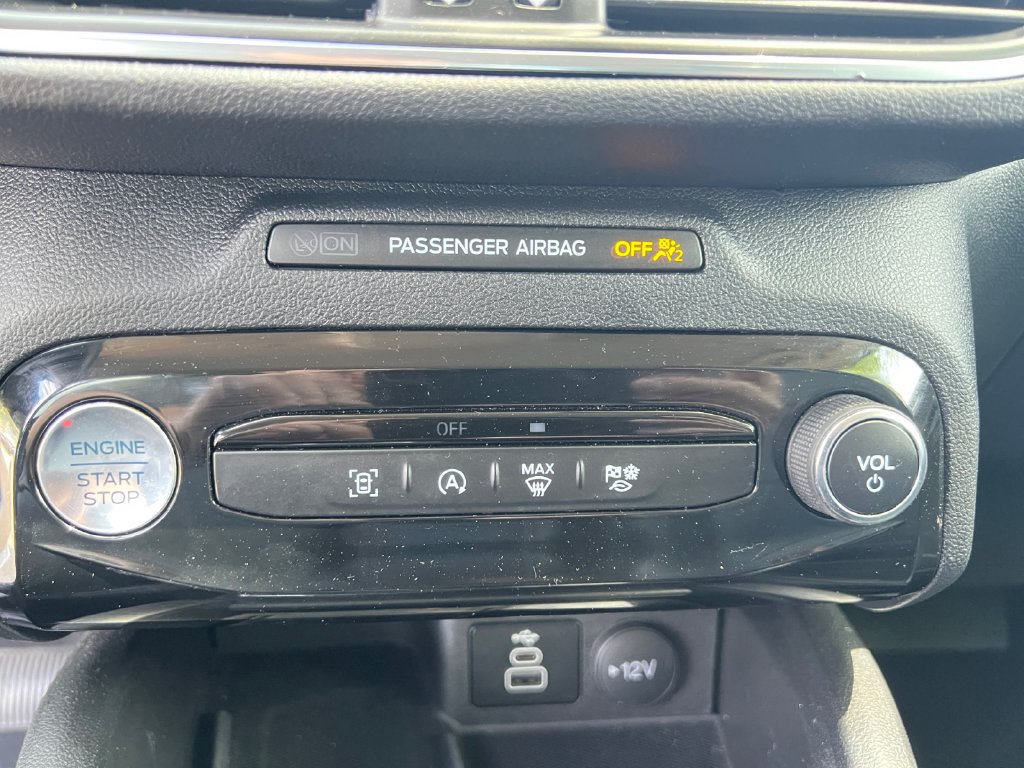 Used 2025 Ford Escape Platinum AWD/4WD image 24