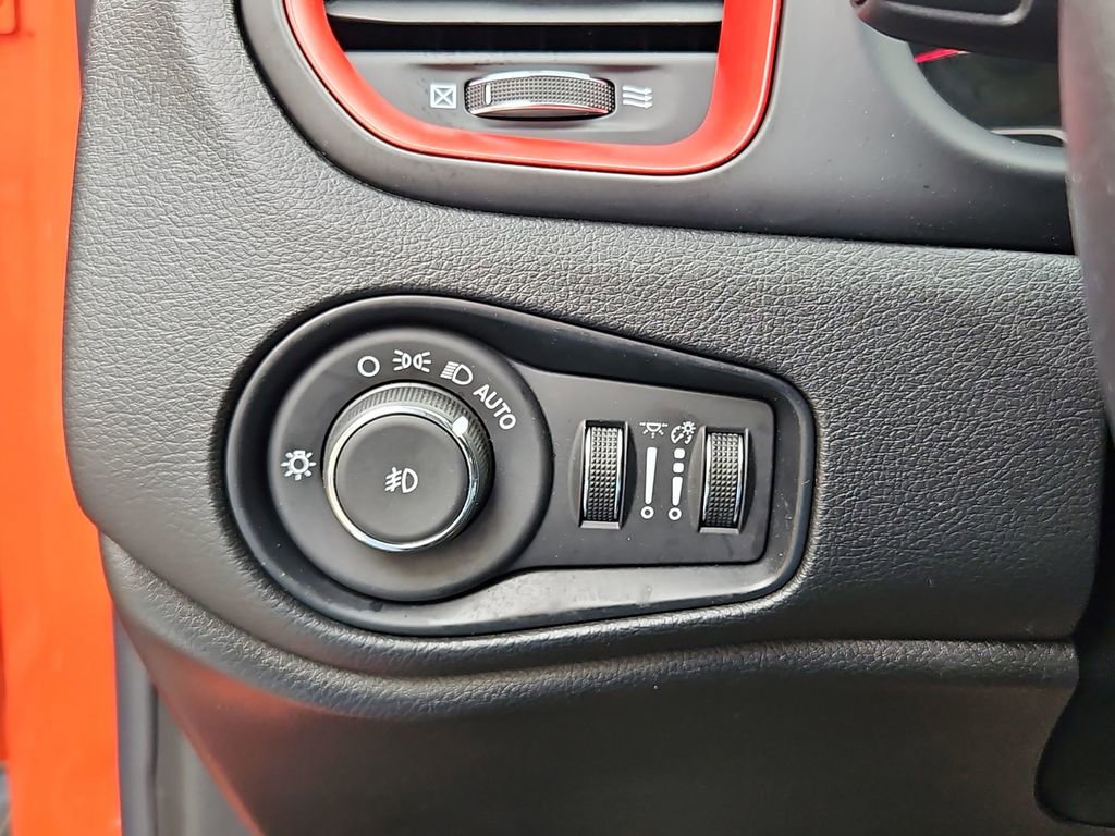 Used 2021 Jeep Renegade Trailhawk image 14