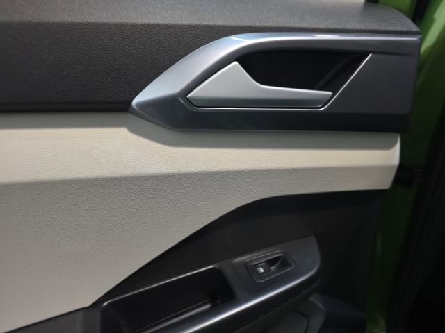 Certified 2025 Volkswagen Taos SEL w/ Black Wheel Plus Package image 27