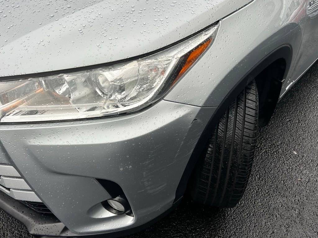 Used 2017 Toyota Highlander XLE image 3