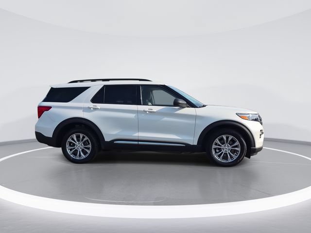 Used 2023 Ford Explorer XLT w/ Equipment Group 202A AWD/4WD image 9