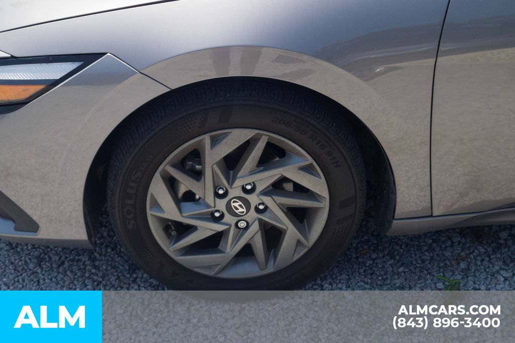 Certified 2024 Hyundai Elantra SEL FWD image 5