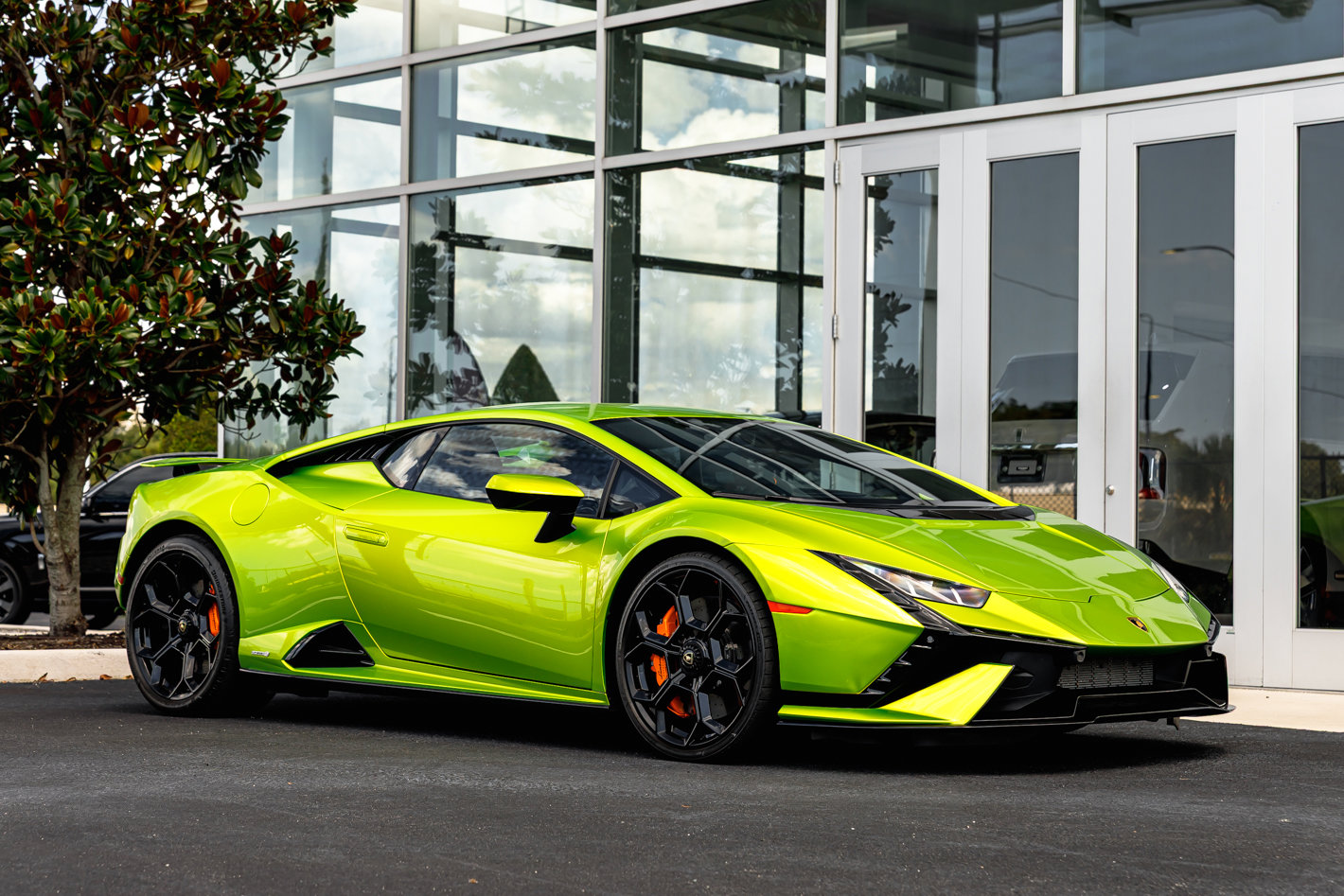 Used 2024 Lamborghini Huracan Tecnica image 2
