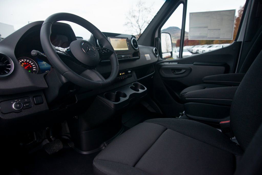 New 2025 Mercedes-Benz Sprinter 4500 image 32