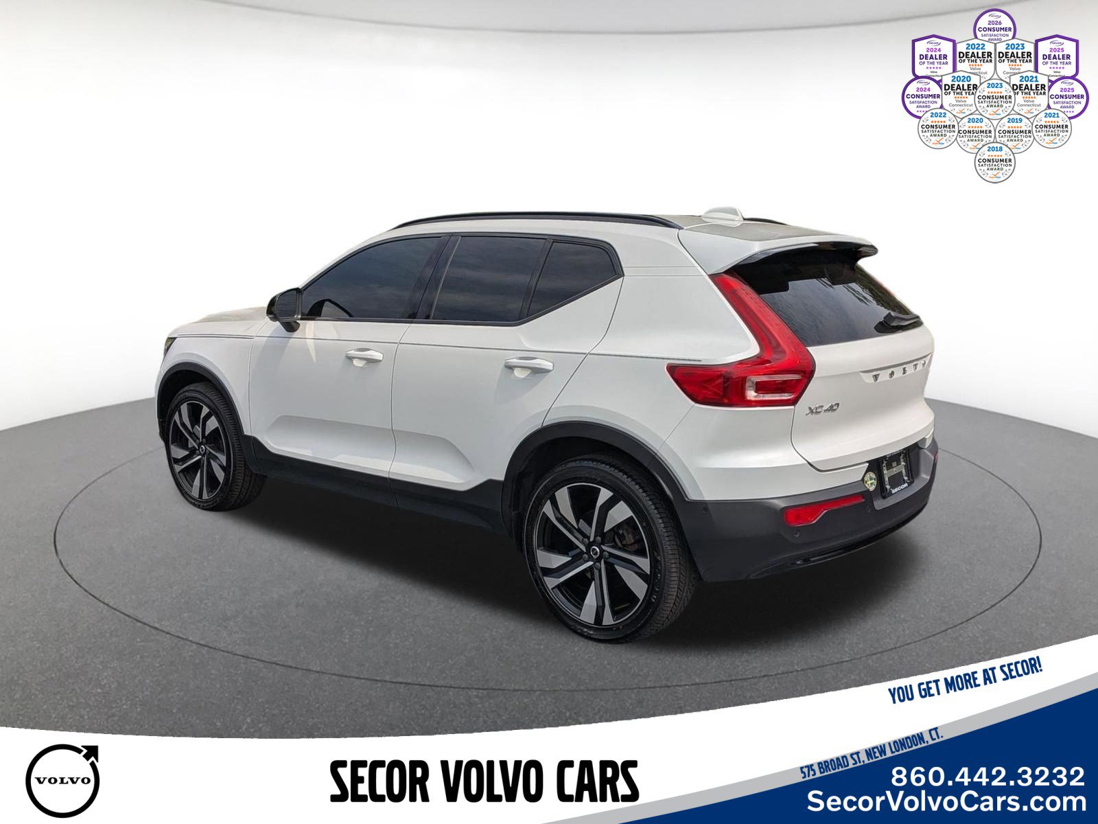 Used 2024 Volvo XC40 B5 Plus w/ Protection Package Premier AWD/4WD image 9