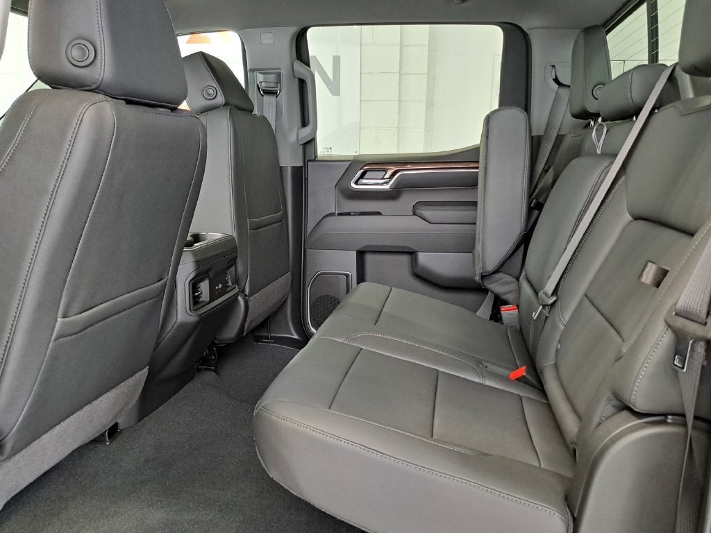 New 2026 Chevrolet Silverado 1500 LT w/ Z71 Off-Road Package AWD/4WD image 13