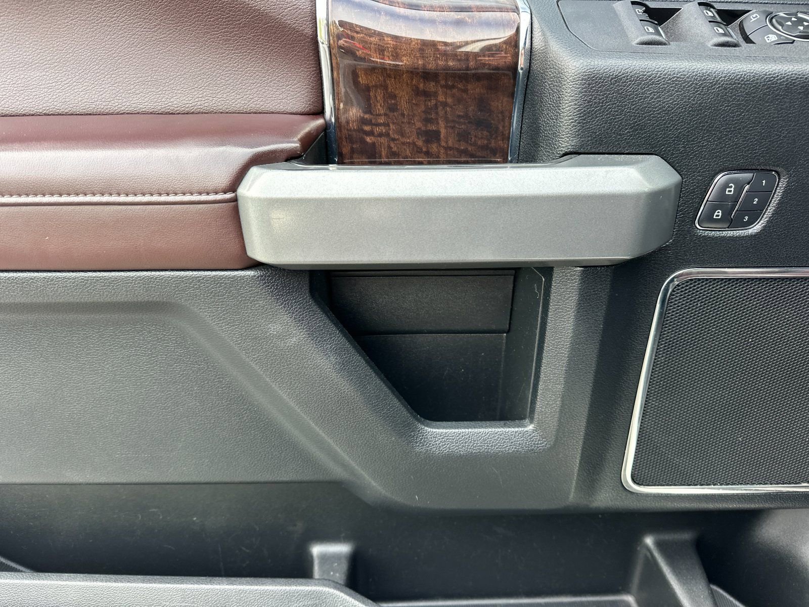 Used 2017 Ford F350 Platinum image 10