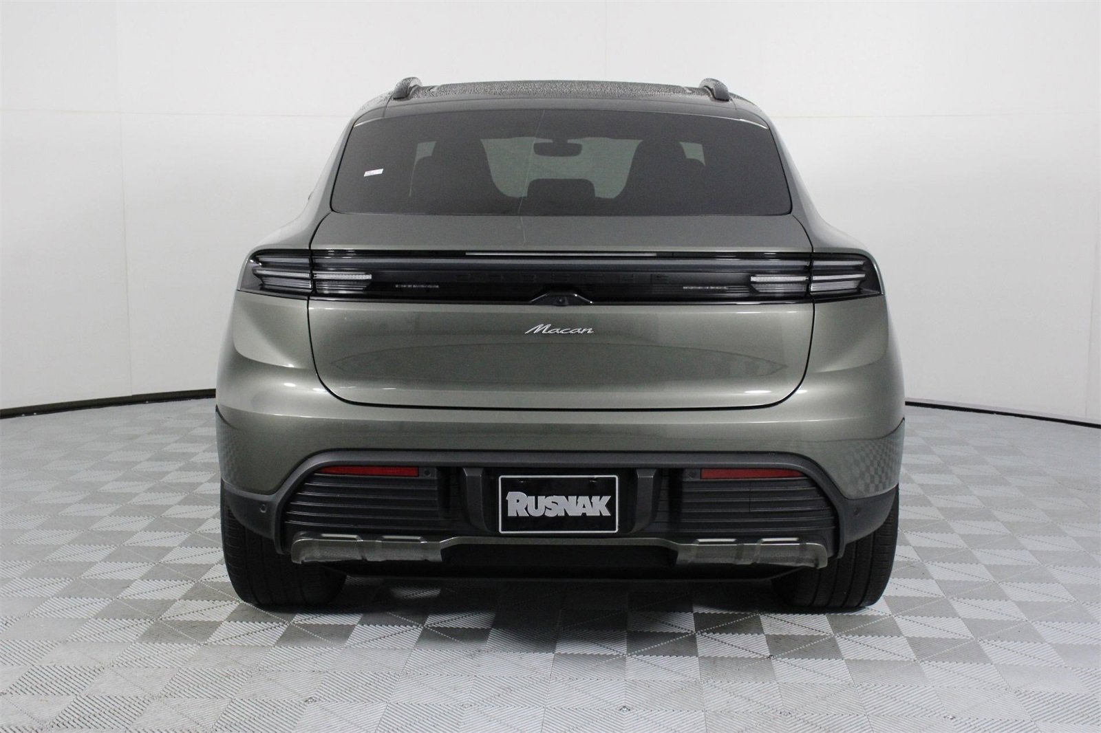 Used 2025 Porsche Macan Electric image 6