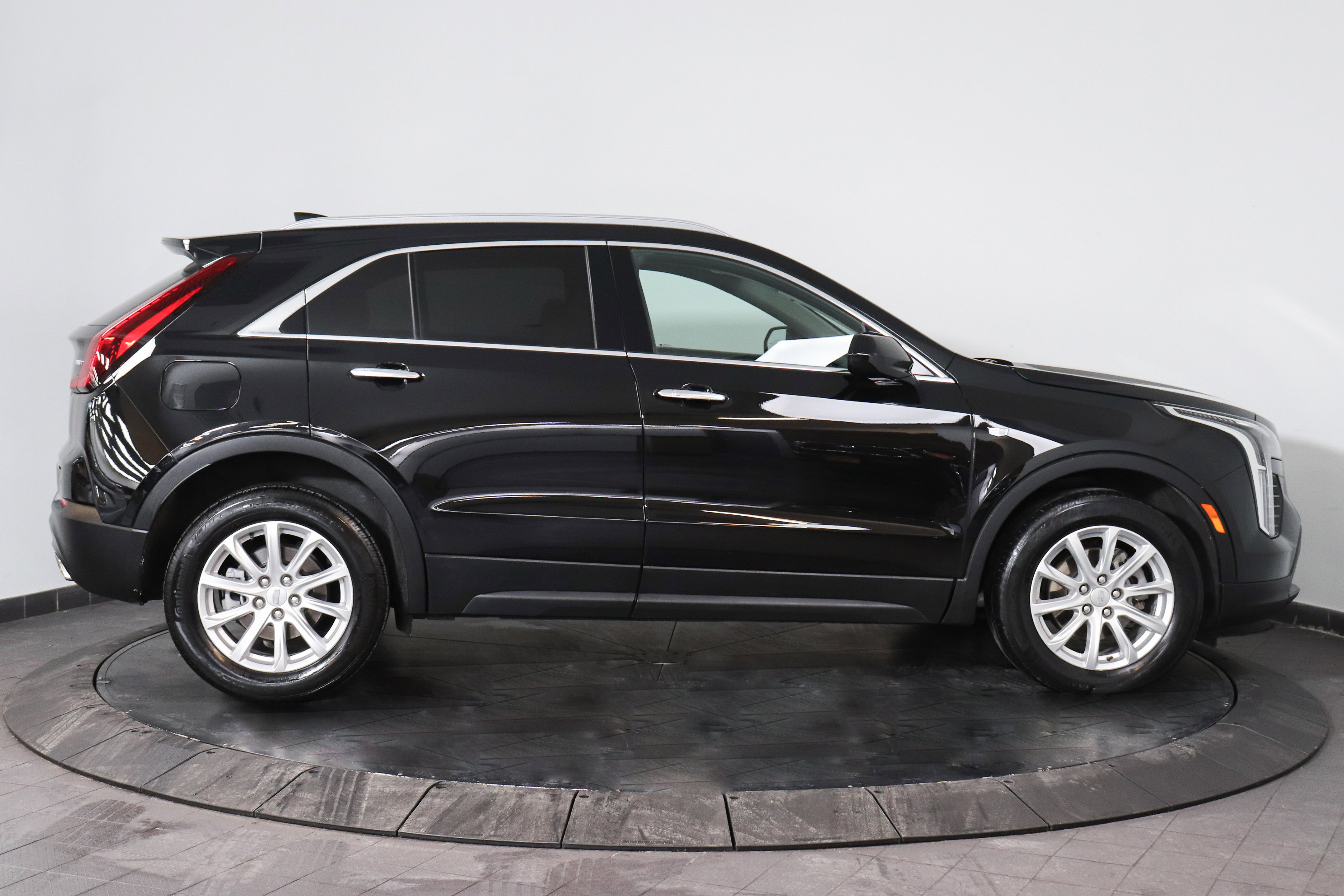 Used 2023 Cadillac XT4 Luxury image 6
