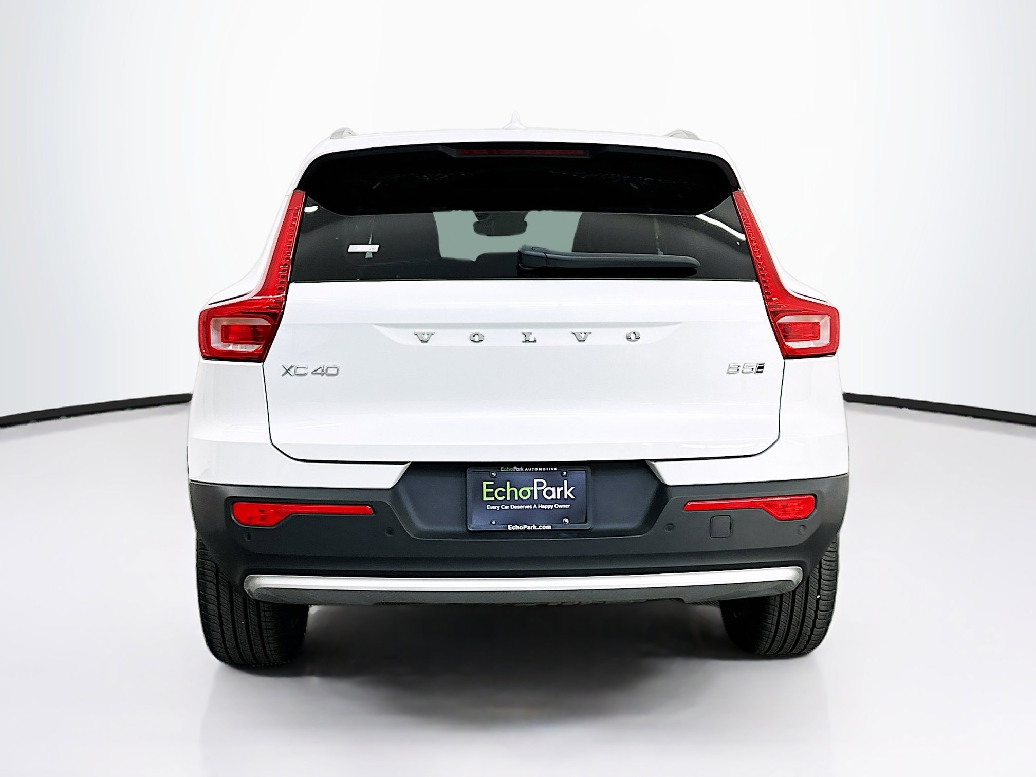 Used 2025 Volvo XC40 B5 Core image 7