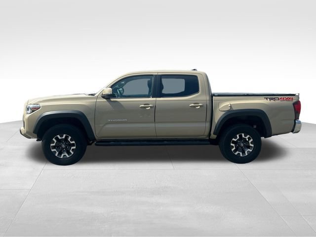 Used 2018 Toyota Tacoma TRD Off-Road image 2
