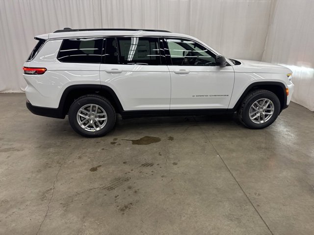 New 2025 Jeep Grand Cherokee L Laredo image 32