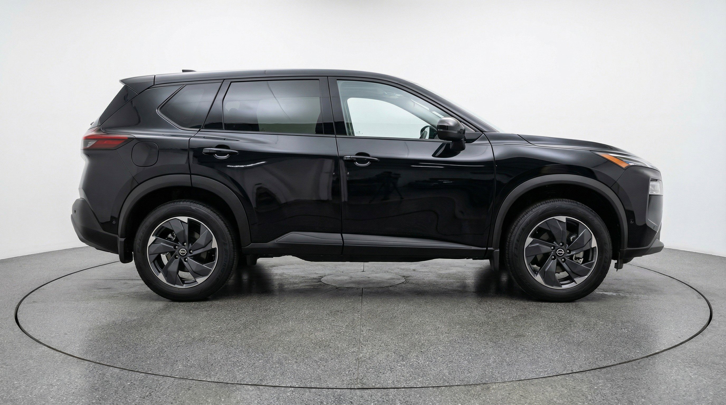 Used 2025 Nissan Rogue SV FWD image 11