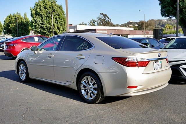 Used 2014 Lexus ES 300h w/ Luxury Package w/Bamboo Trim FWD image 6