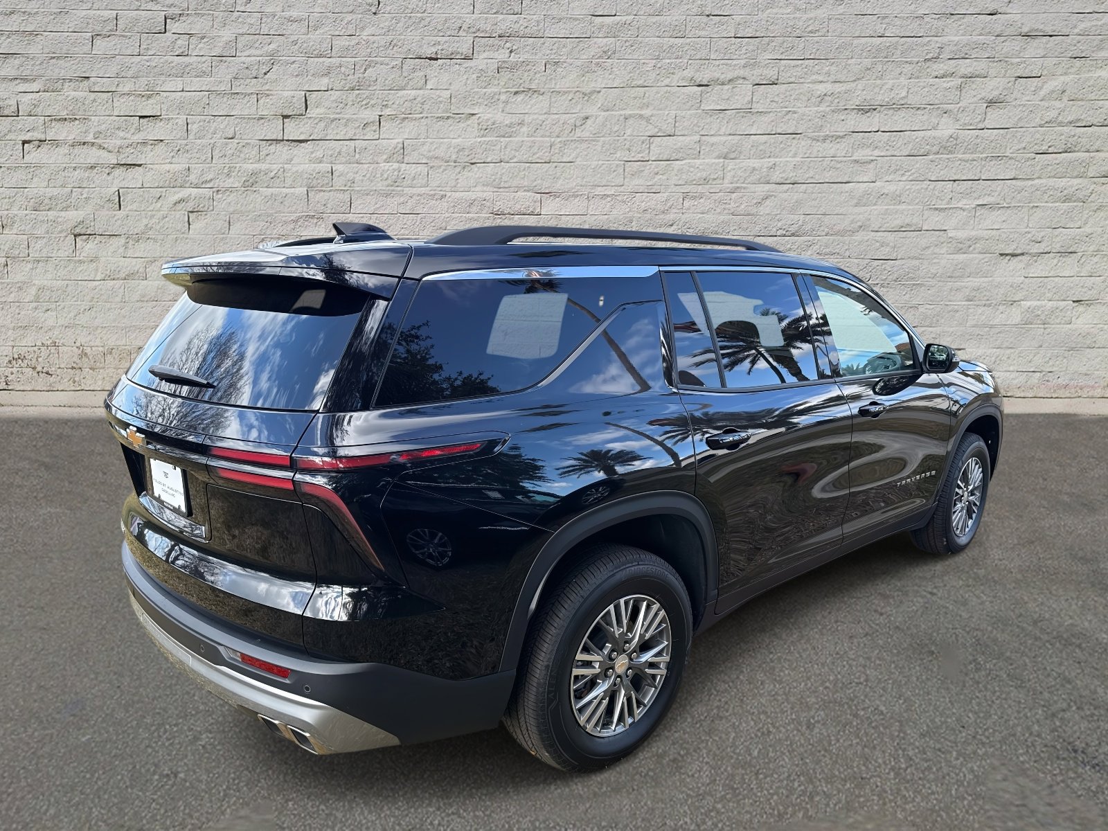 Used 2025 Chevrolet Traverse LT image 5