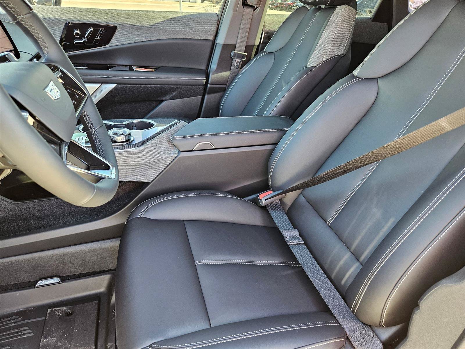 New 2026 Cadillac Optiq Sport 1 w/ LPO, Floor Liner Package AWD/4WD image 11