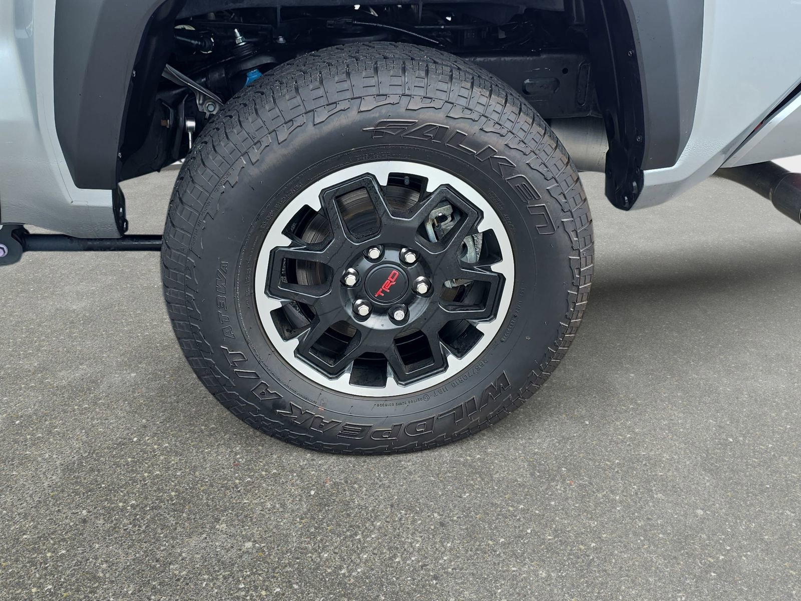 Used 2024 Toyota Tacoma TRD Off-Road AWD/4WD image 32