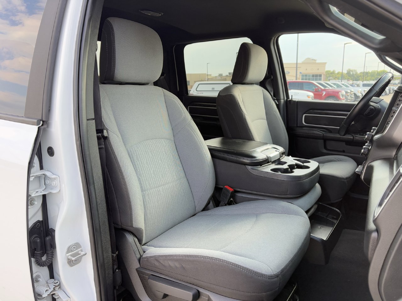 Used 2024 RAM 2500 Big Horn AWD/4WD image 29