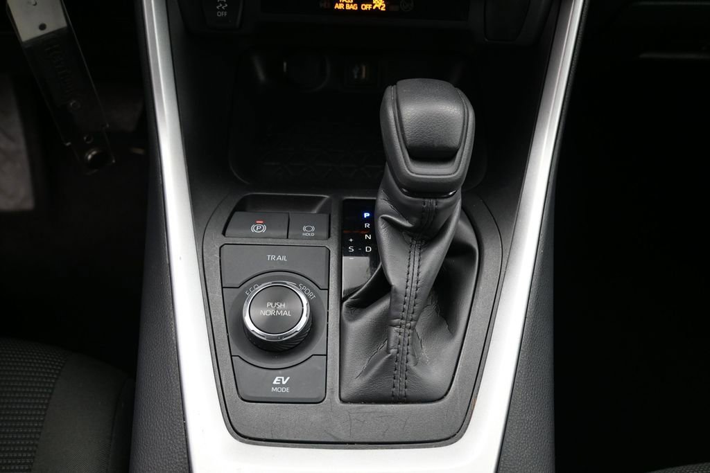 Certified 2025 Toyota RAV4 LE AWD/4WD image 24