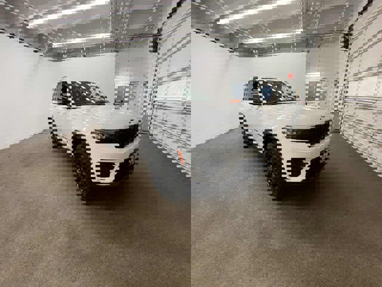 Used 2025 Jeep Grand Cherokee Altitude AWD/4WD image 8