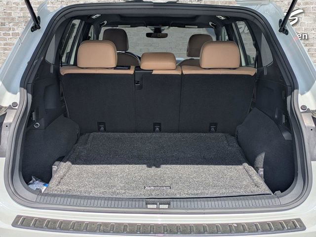 Certified 2023 Volkswagen Tiguan SE R-Line image 13