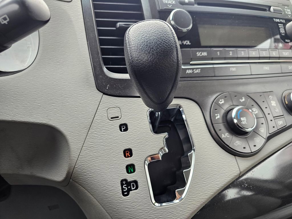 Used 2011 Toyota Sienna w/ Towing Pkg FWD image 29