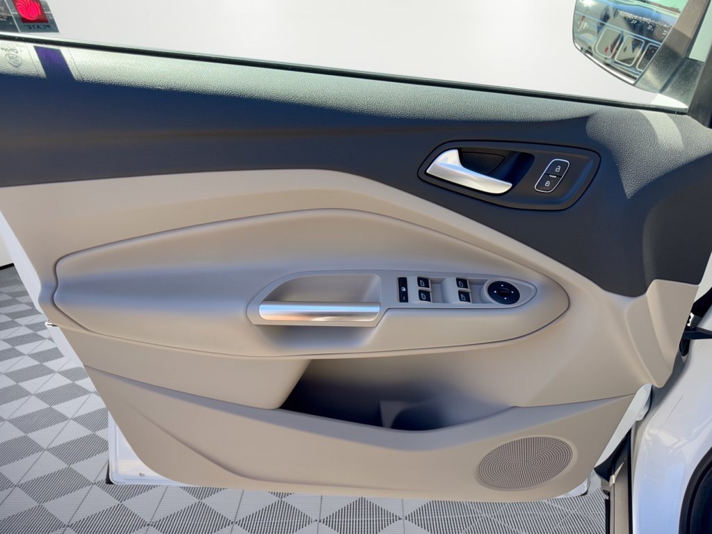 Used 2019 Ford Escape SE FWD image 14