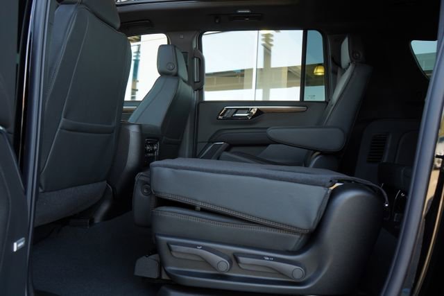 New 2026 Chevrolet Suburban High Country w/ Sun And Tow Package AWD/4WD image 25