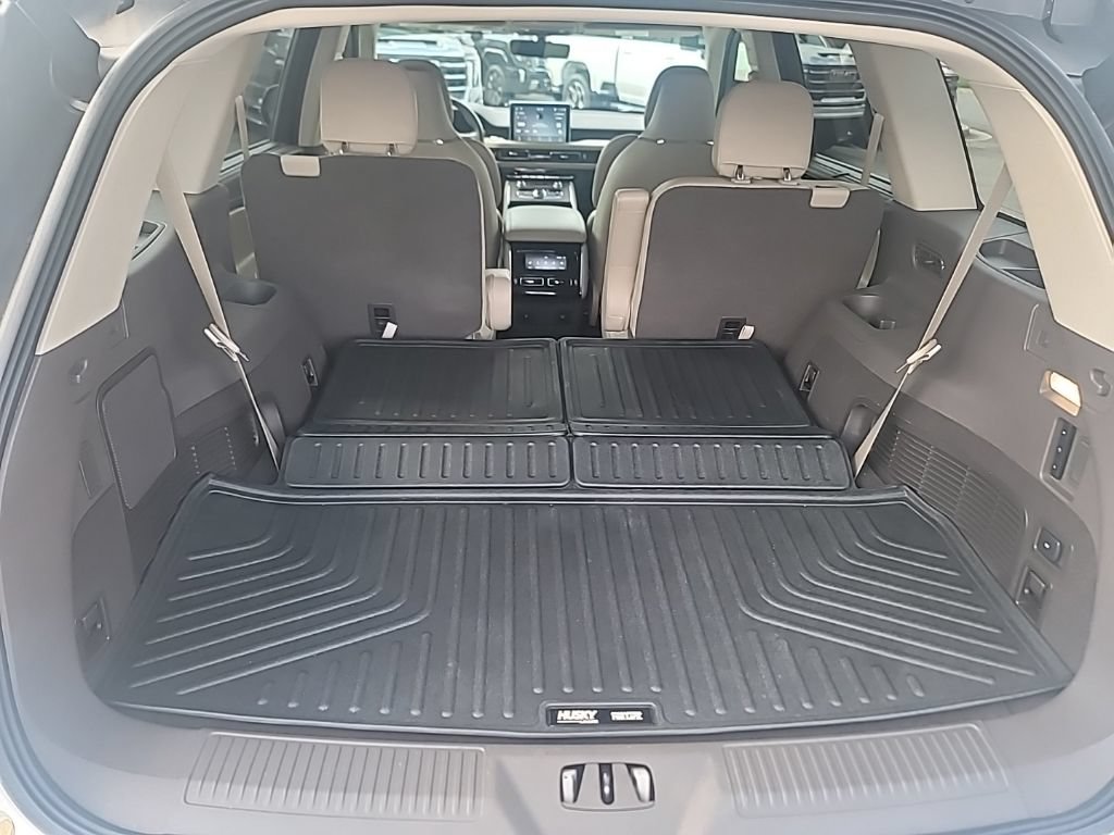 Used 2022 Lincoln Aviator Reserve w/ Equipment Group 201A RWD image 9