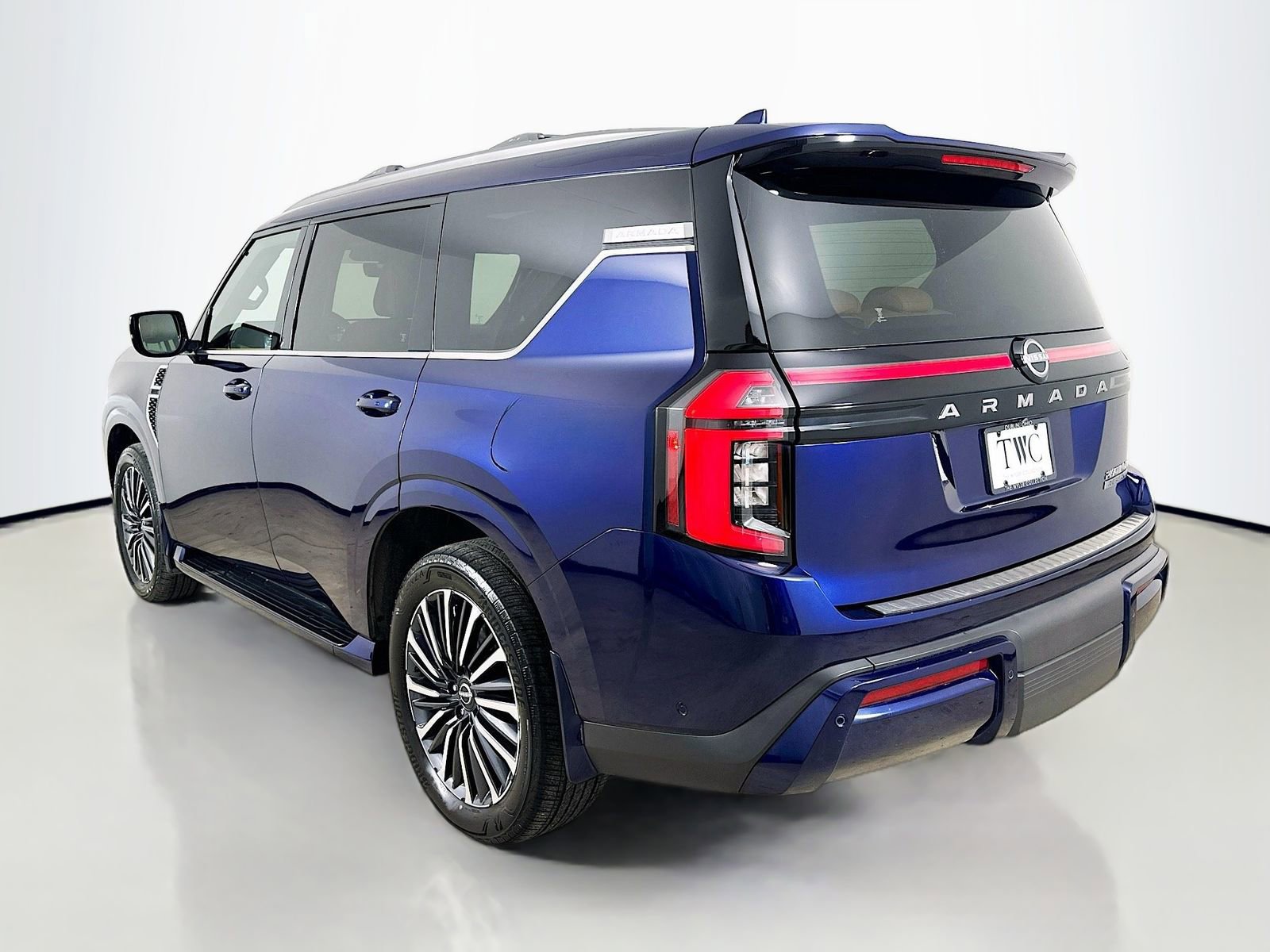 Used 2025 Nissan Armada Platinum Reserve AWD/4WD image 7