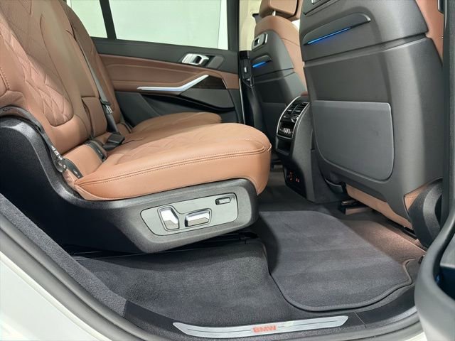 Used 2026 BMW X7 xDrive40i w/ Premium Package image 25